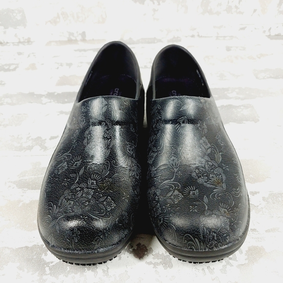 Crocs Women's Neria Pro Graphic  Black Floral Slip On Comfy Work Clogs H835 - Picture 3 of 13